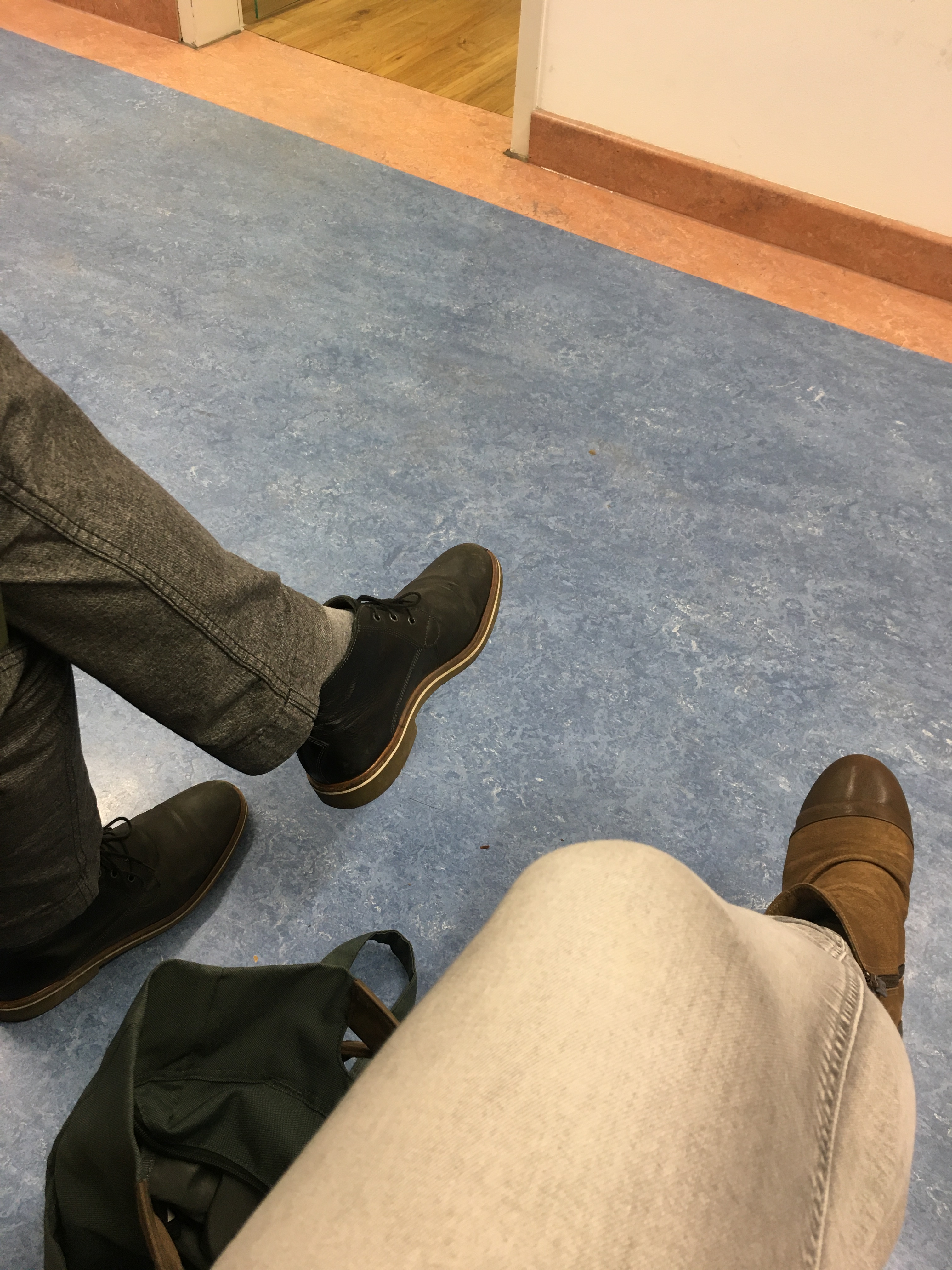 Wartezimmer vor der Präanataldiagnostik. Warten auf den Kinderkardiologen